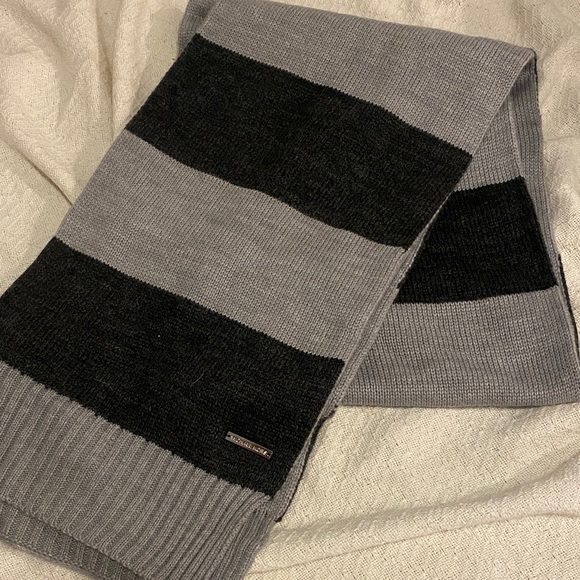 Michael Kors Men's Scarf in Charcoal and Black - Picture 1 of 3